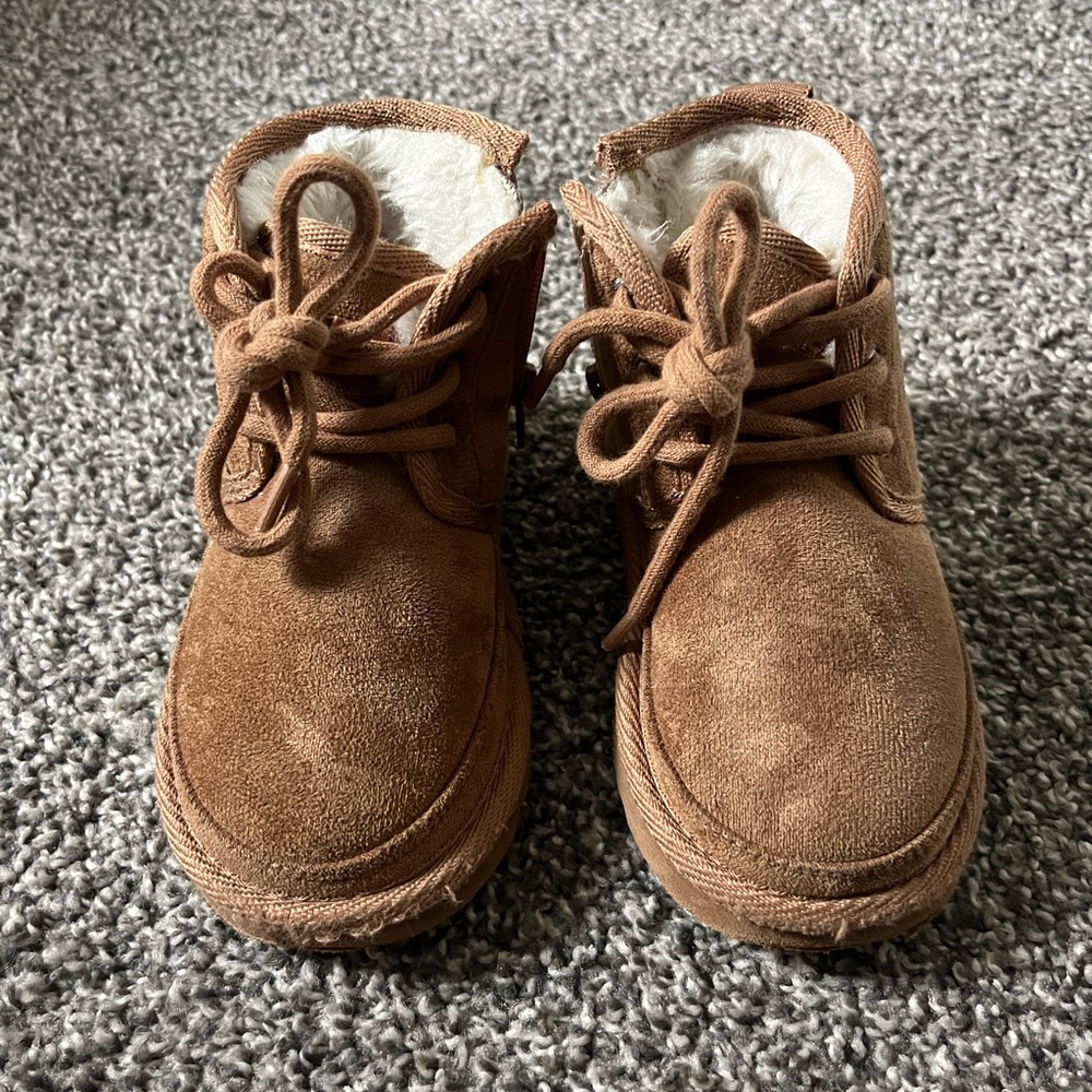 Boys Winter Boots toddler size 8.